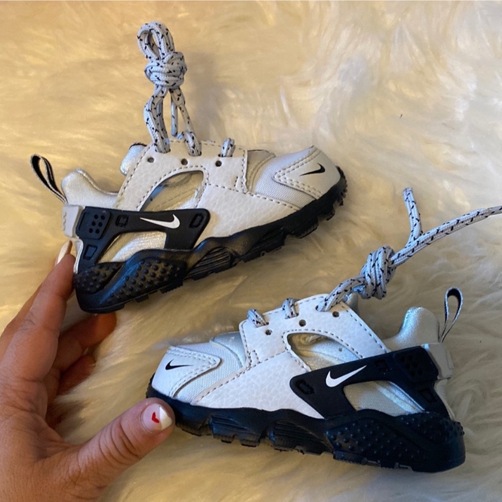Kids Nike Huarache Run SE Sneaker Size 5c